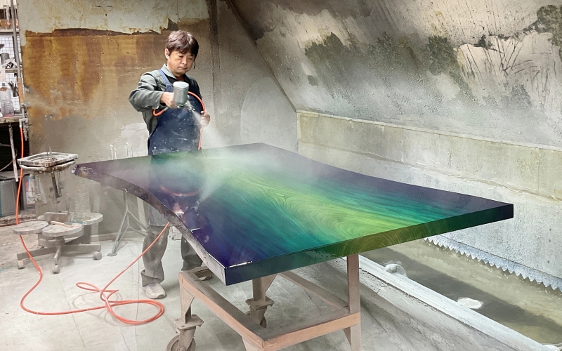 ポリエステル吹付けの様子