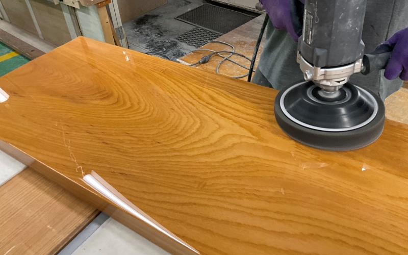ポリッシャーで艶出し工程